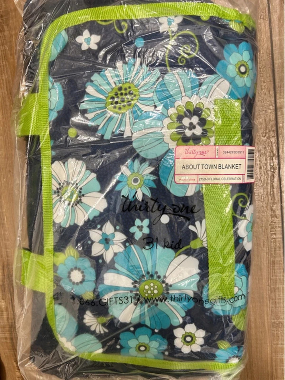 Thirty ONE 31 Beach picnic blanket Floral Celebration